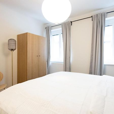 Chic 1-Bed Apt By Canal Walk To Historic Centre Вена Экстерьер фото
